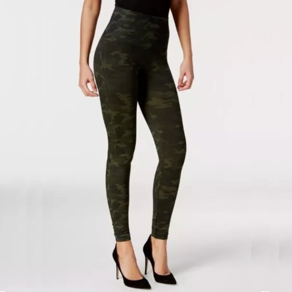 NWT SPANX Look at Me Now - Seamless Leggings Size XS